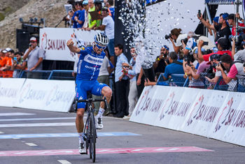 Alaphilippe gallops to victory in Peri Lago Punta Negra