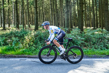 Evenepoel shows off European ITT Champion jersey