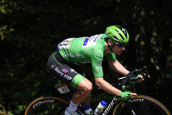 Tour de France: Bennett strengthens grip on green jersey