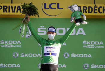 Bennett seizes Tour de France green jersey