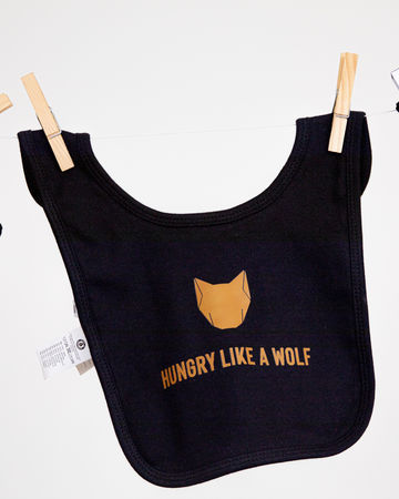 PACKAGE The Wolfpack baby bib + socks